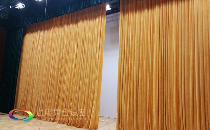 舞臺(tái)大幕舞臺(tái)阻燃幕布m.munich2028.com、二、三道幕等分割表演區(qū)域，移換場景不間斷