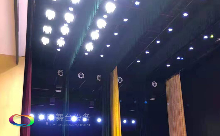 面光、耳光、側(cè)光、頂光等等舞臺燈光幾個常用光位介紹