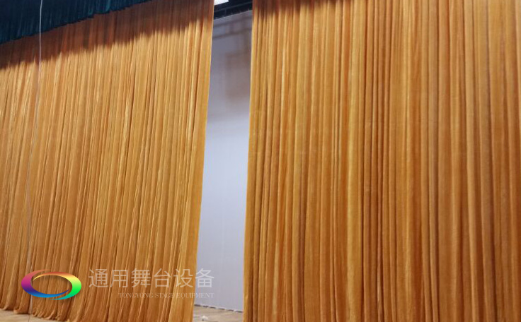 通用舞臺專業(yè)性、全方位優(yōu)勢！業(yè)務涉及舞臺機械、阻燃幕布、專業(yè)燈光系統(tǒng)、專業(yè)音響系統(tǒng)
